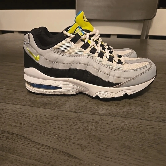 Nike Men's Gray and Black Sneakers with Yellow Accents - Picture 1 of 3